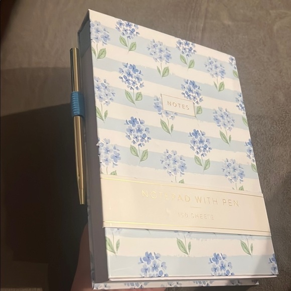 Floral Notepad with Pen 150 sheets blue and white hydrangeas - Picture 4 of 16